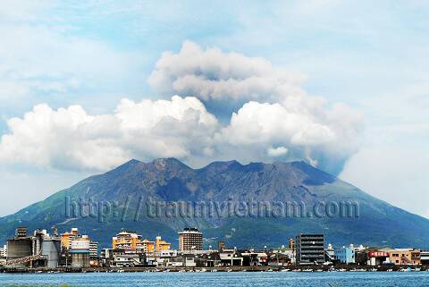 Sakurajima ngọn núi lửa năng động ở Kagoshima Nhật Bản