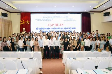 CBNV tham giá khóa Bồi dưỡng nghiệp vụ về người lao động Việt Nam đi làm việc ở nước ngoài theo hợp đồng